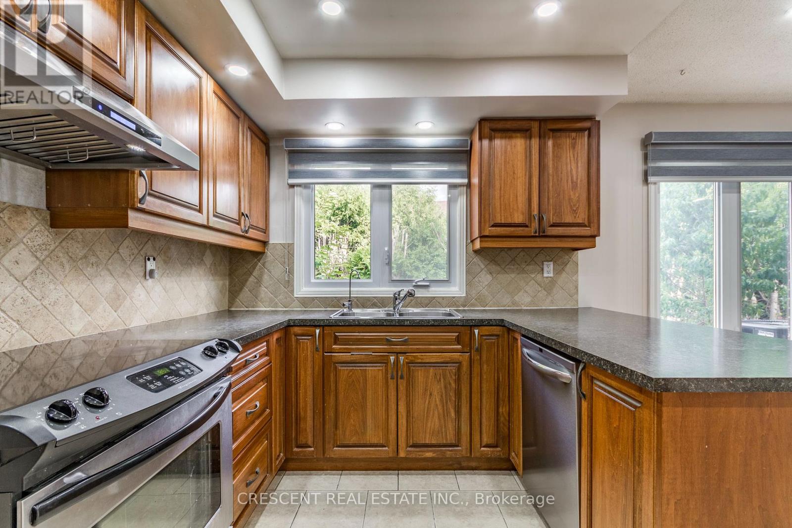 42 Boreham Circle, Brampton, Ontario  L6Z 1T4 - Photo 18 - W12429054