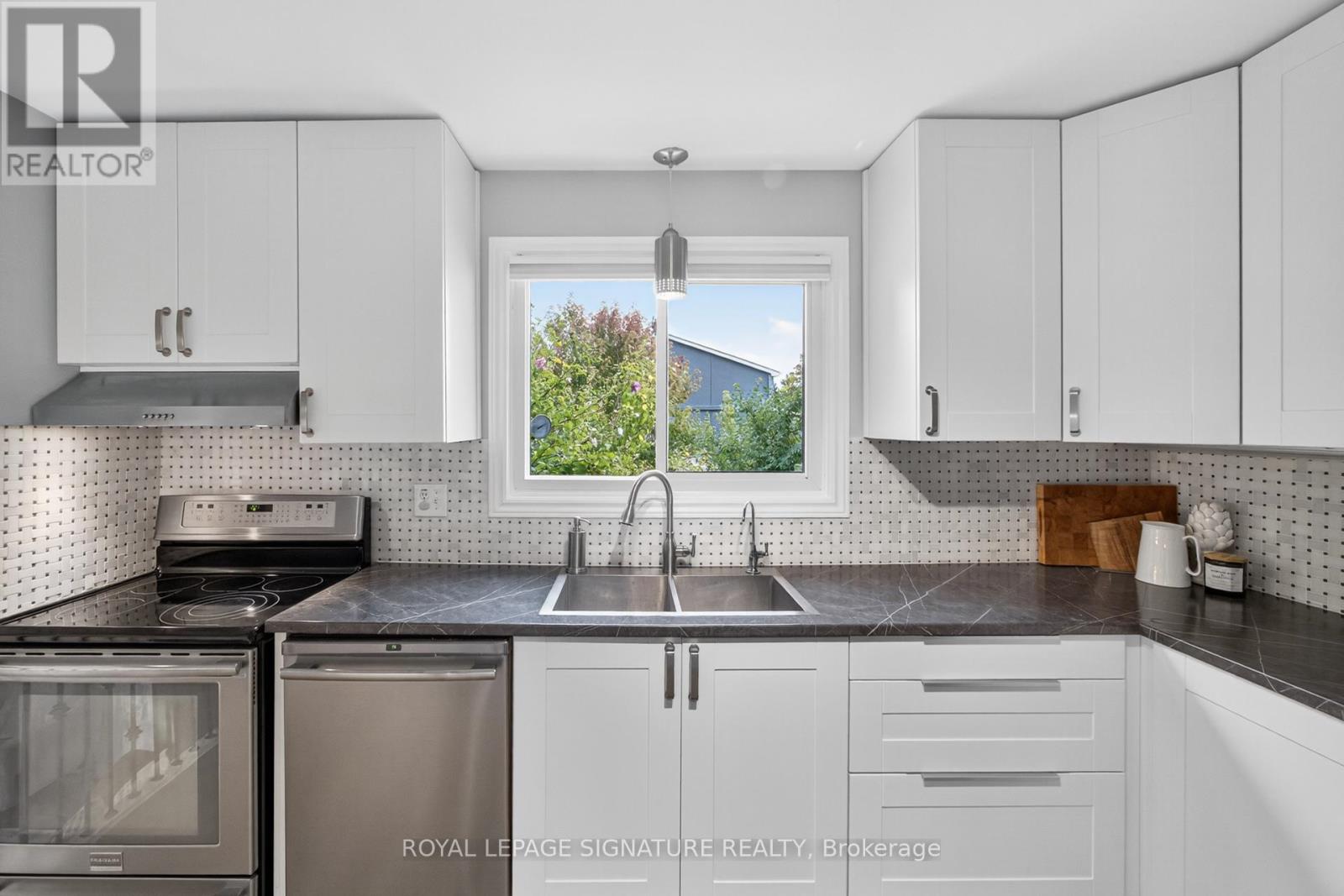 3330 Kings Masting Crescent, Mississauga, Ontario  L5L 1G6 - Photo 23 - W12429058