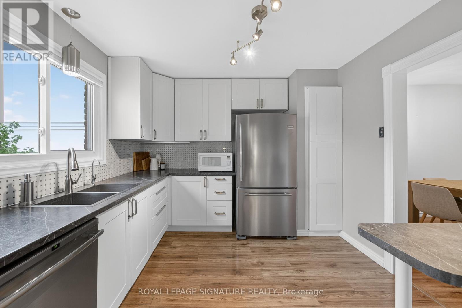 3330 Kings Masting Crescent, Mississauga, Ontario  L5L 1G6 - Photo 24 - W12429058
