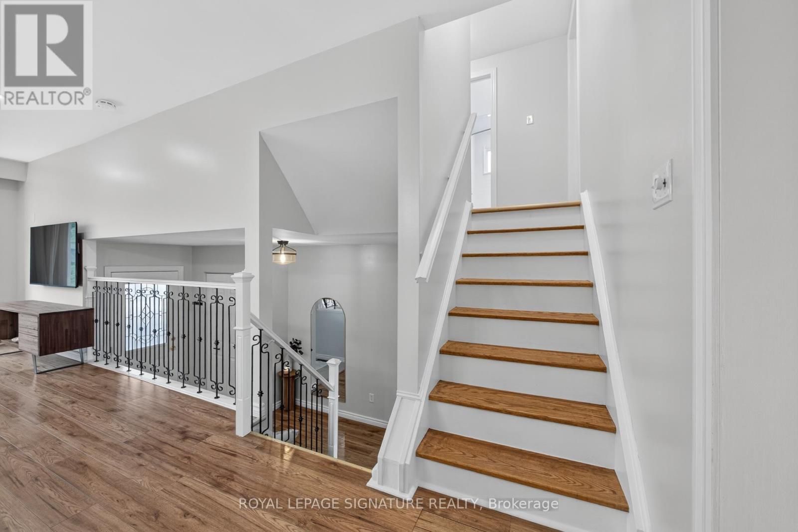 3330 Kings Masting Crescent, Mississauga, Ontario  L5L 1G6 - Photo 25 - W12429058