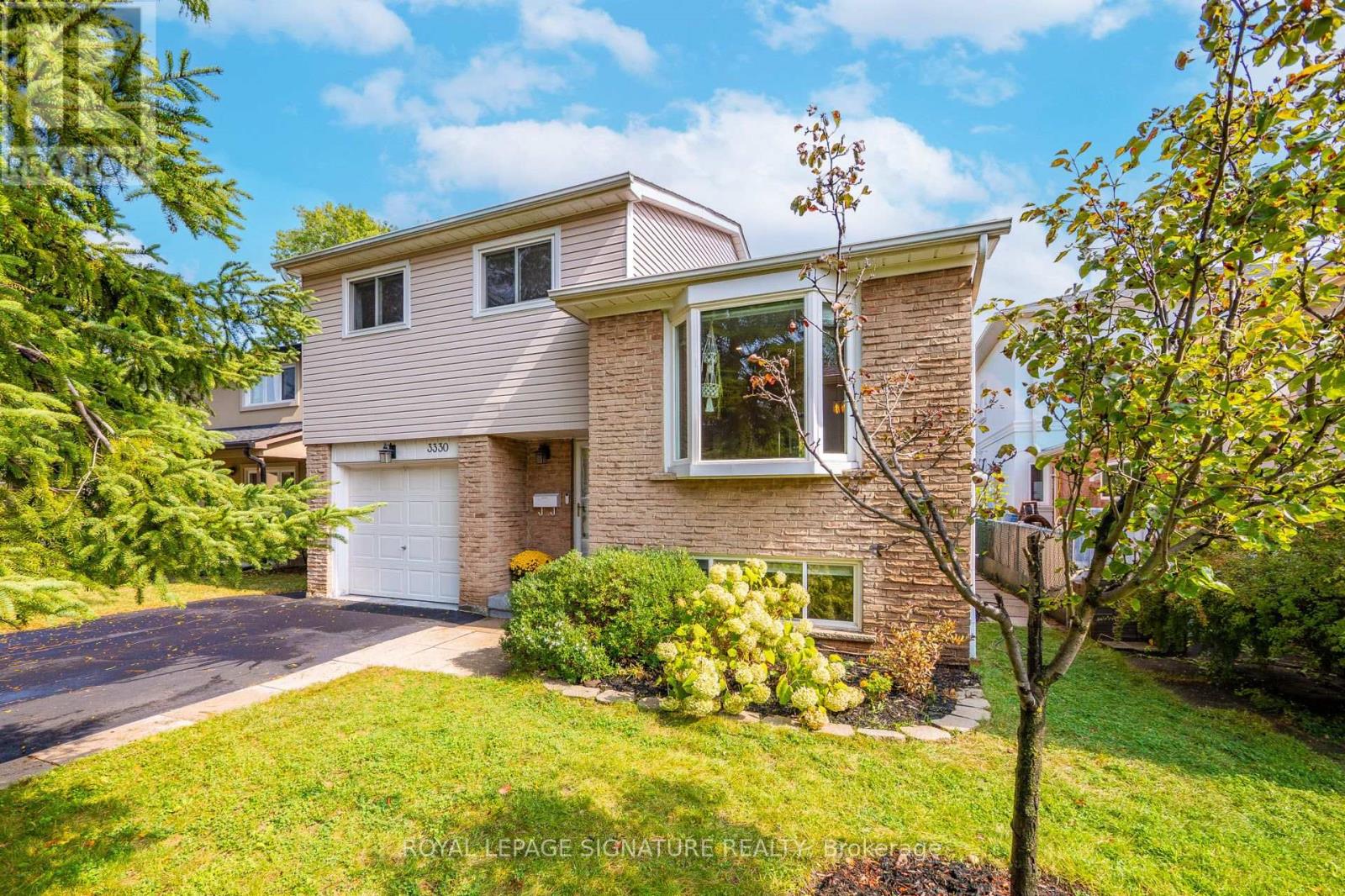 3330 Kings Masting Crescent, Mississauga, Ontario  L5L 1G6 - Photo 4 - W12429058