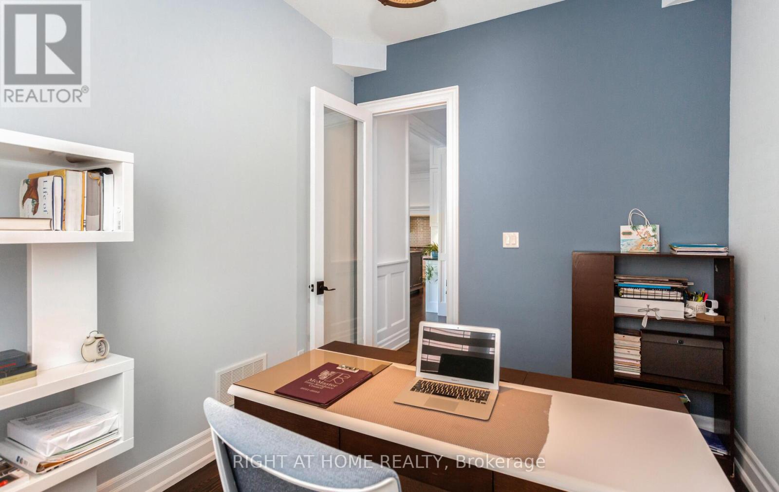 1220 Meredith Avenue, Mississauga, Ontario  L5E 2E3 - Photo 13 - W12429061