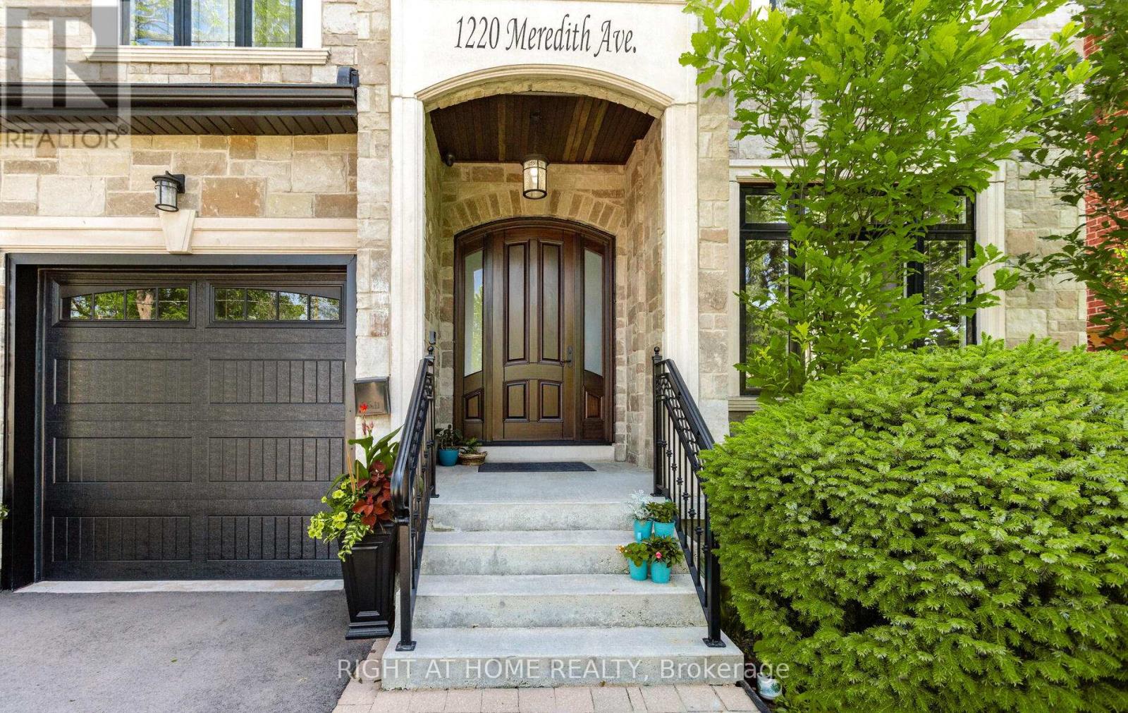 1220 Meredith Avenue, Mississauga, Ontario  L5E 2E3 - Photo 2 - W12429061