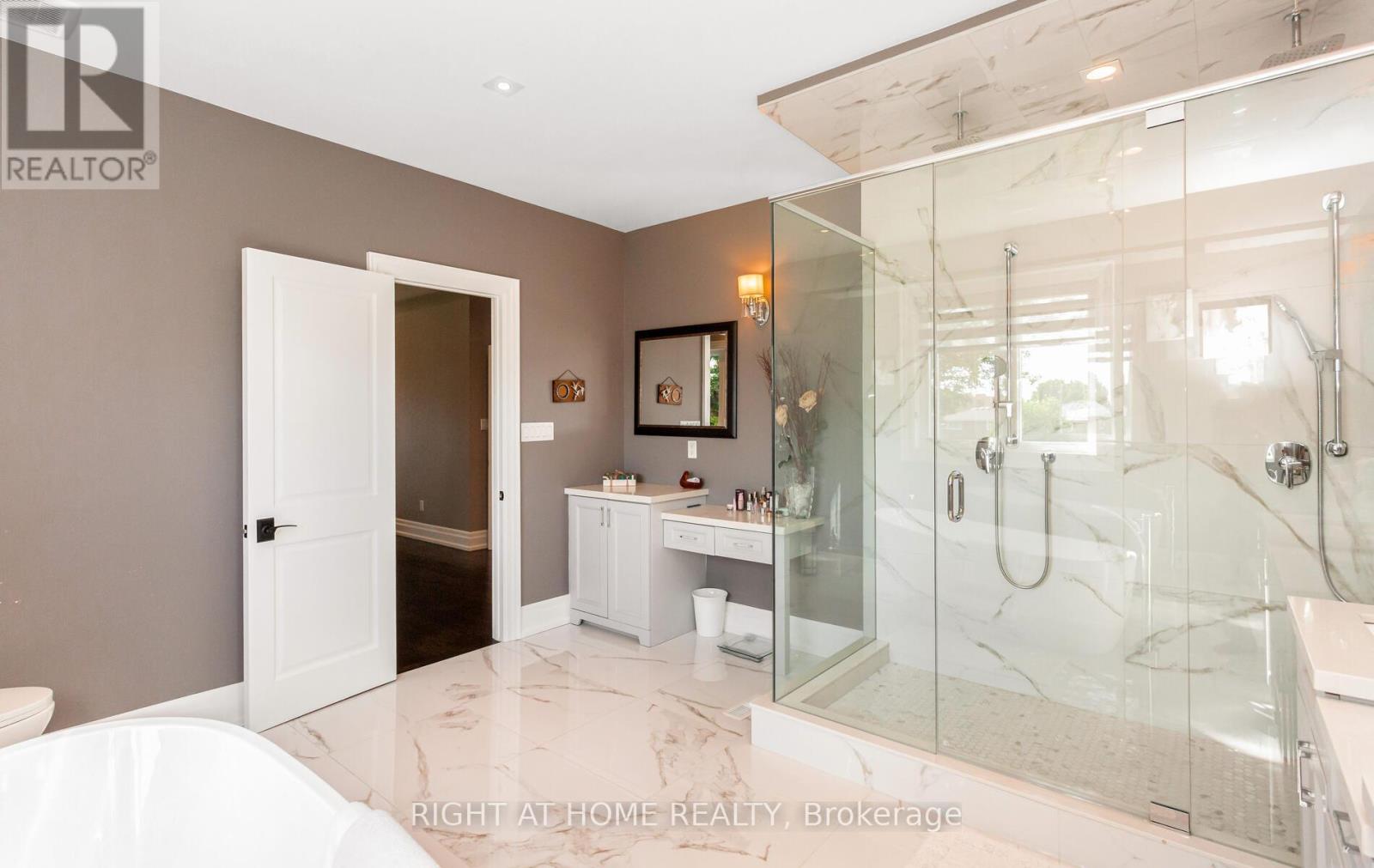 1220 Meredith Avenue, Mississauga, Ontario  L5E 2E3 - Photo 34 - W12429061