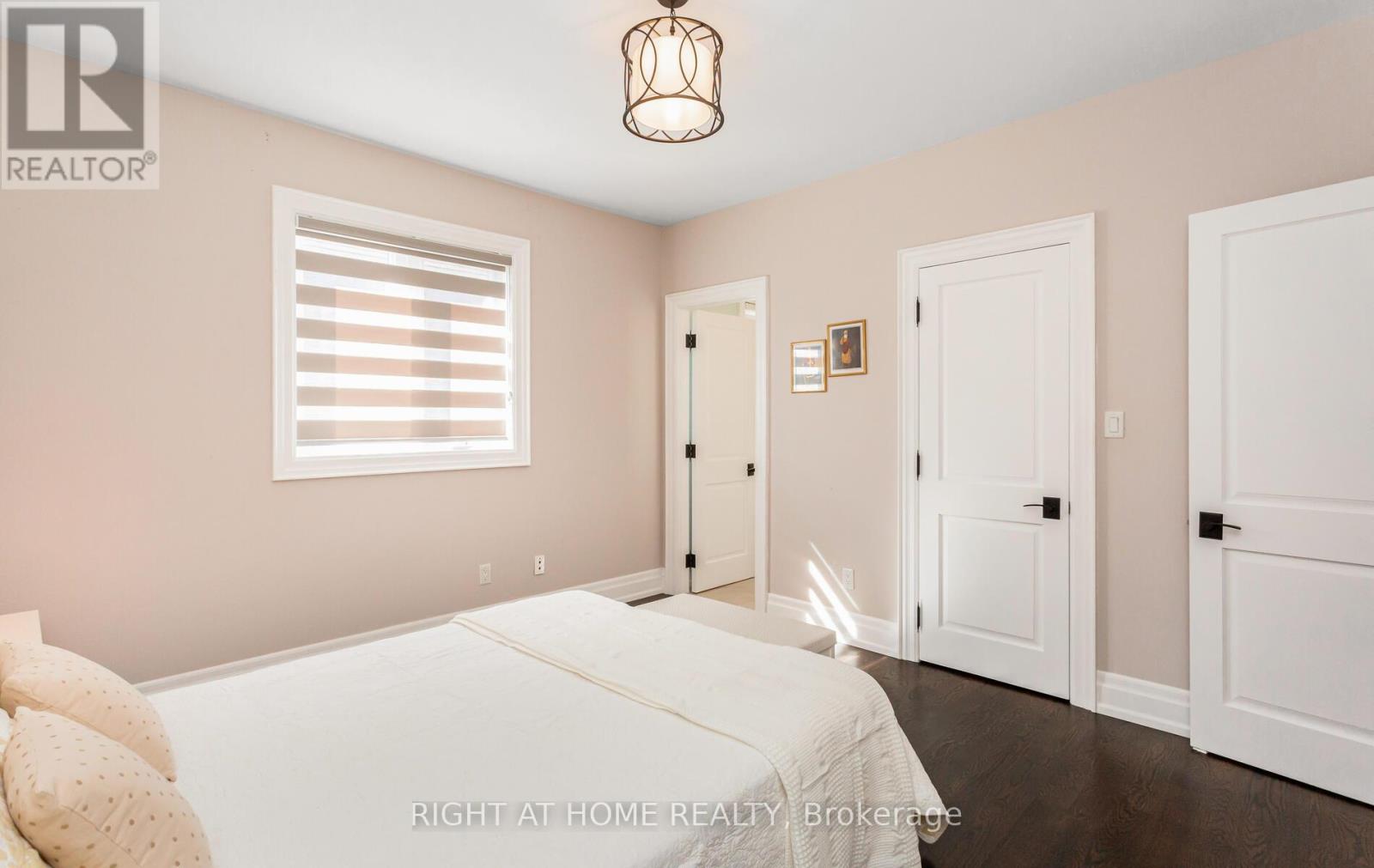 1220 Meredith Avenue, Mississauga, Ontario  L5E 2E3 - Photo 36 - W12429061