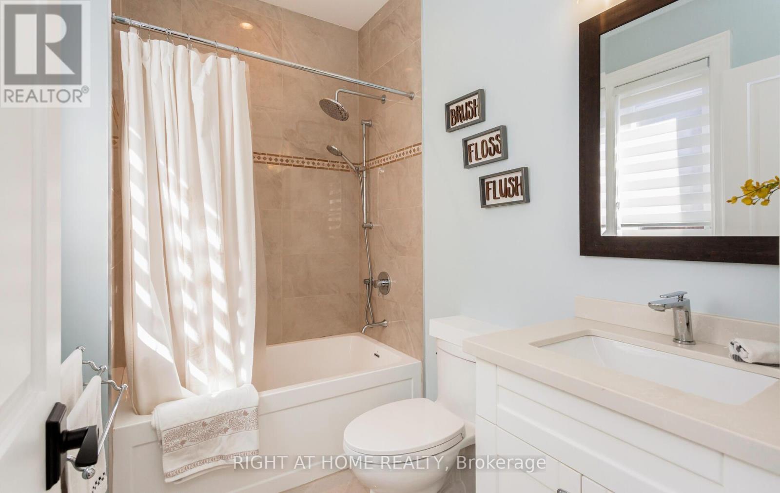 1220 Meredith Avenue, Mississauga, Ontario  L5E 2E3 - Photo 37 - W12429061