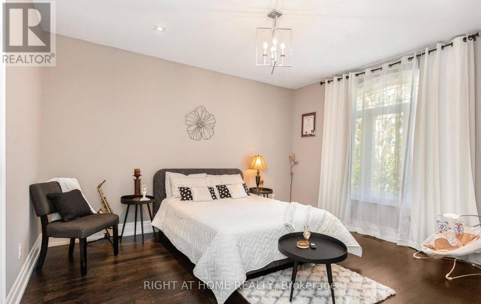 1220 Meredith Avenue, Mississauga, Ontario  L5E 2E3 - Photo 38 - W12429061