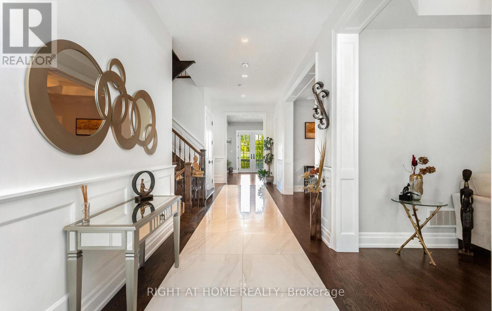 1220 Meredith Avenue, Mississauga, Ontario  L5E 2E3 - Photo 4 - W12429061
