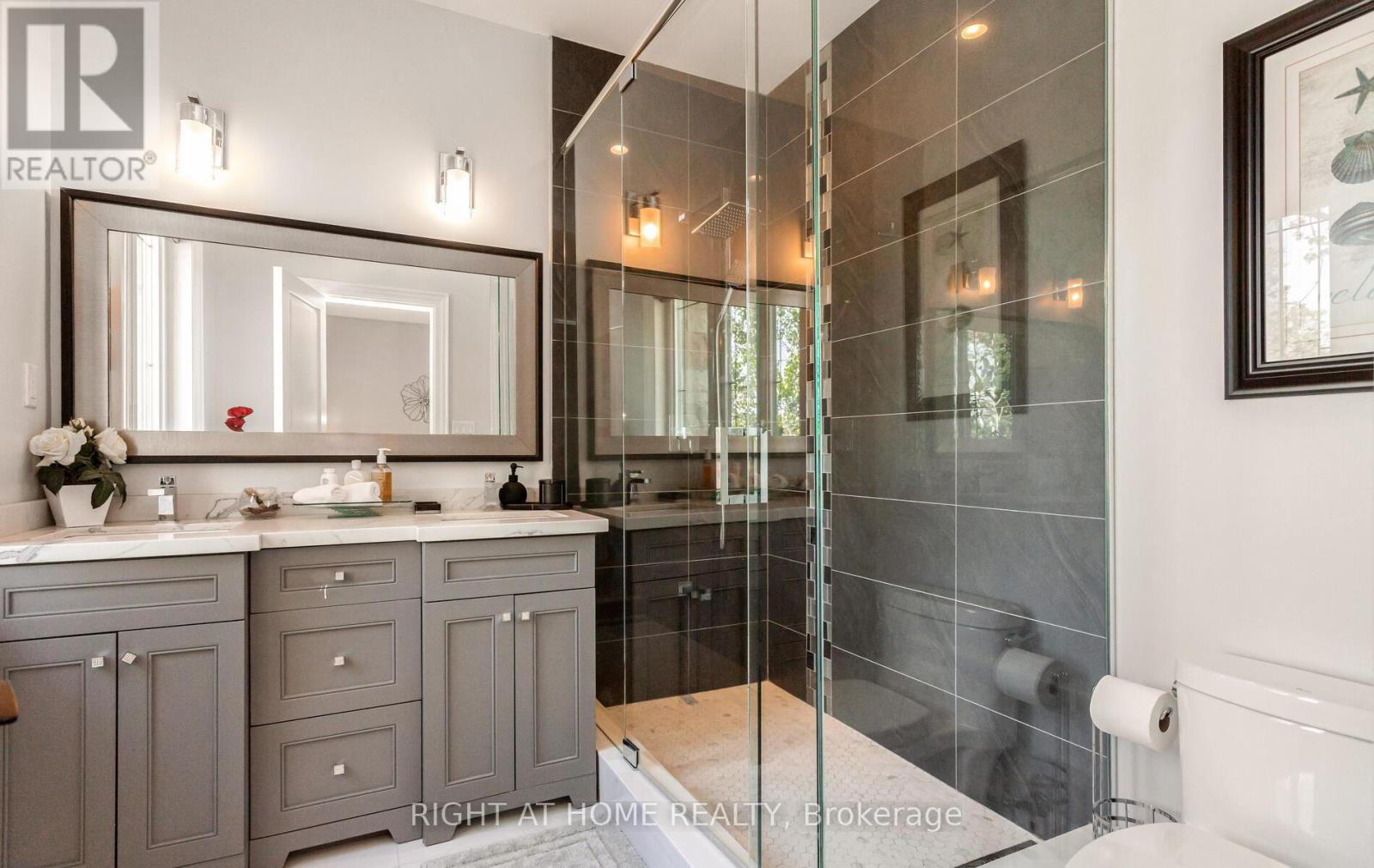 1220 Meredith Avenue, Mississauga, Ontario  L5E 2E3 - Photo 40 - W12429061