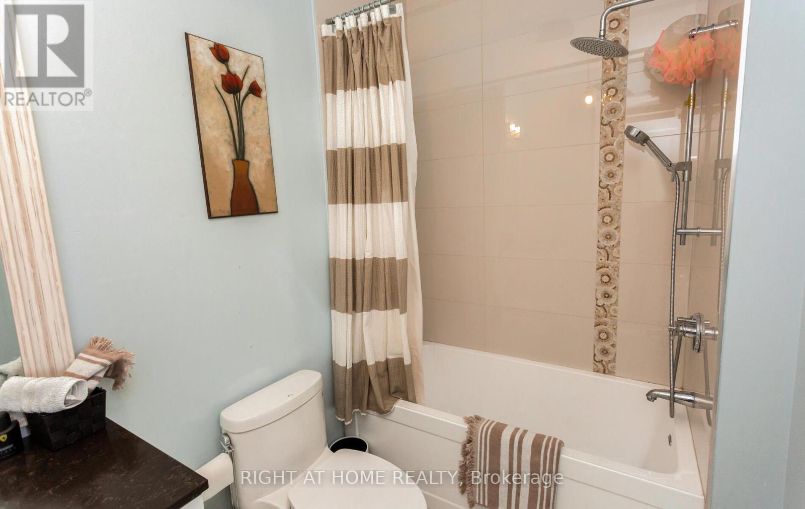 1220 Meredith Avenue, Mississauga, Ontario  L5E 2E3 - Photo 44 - W12429061