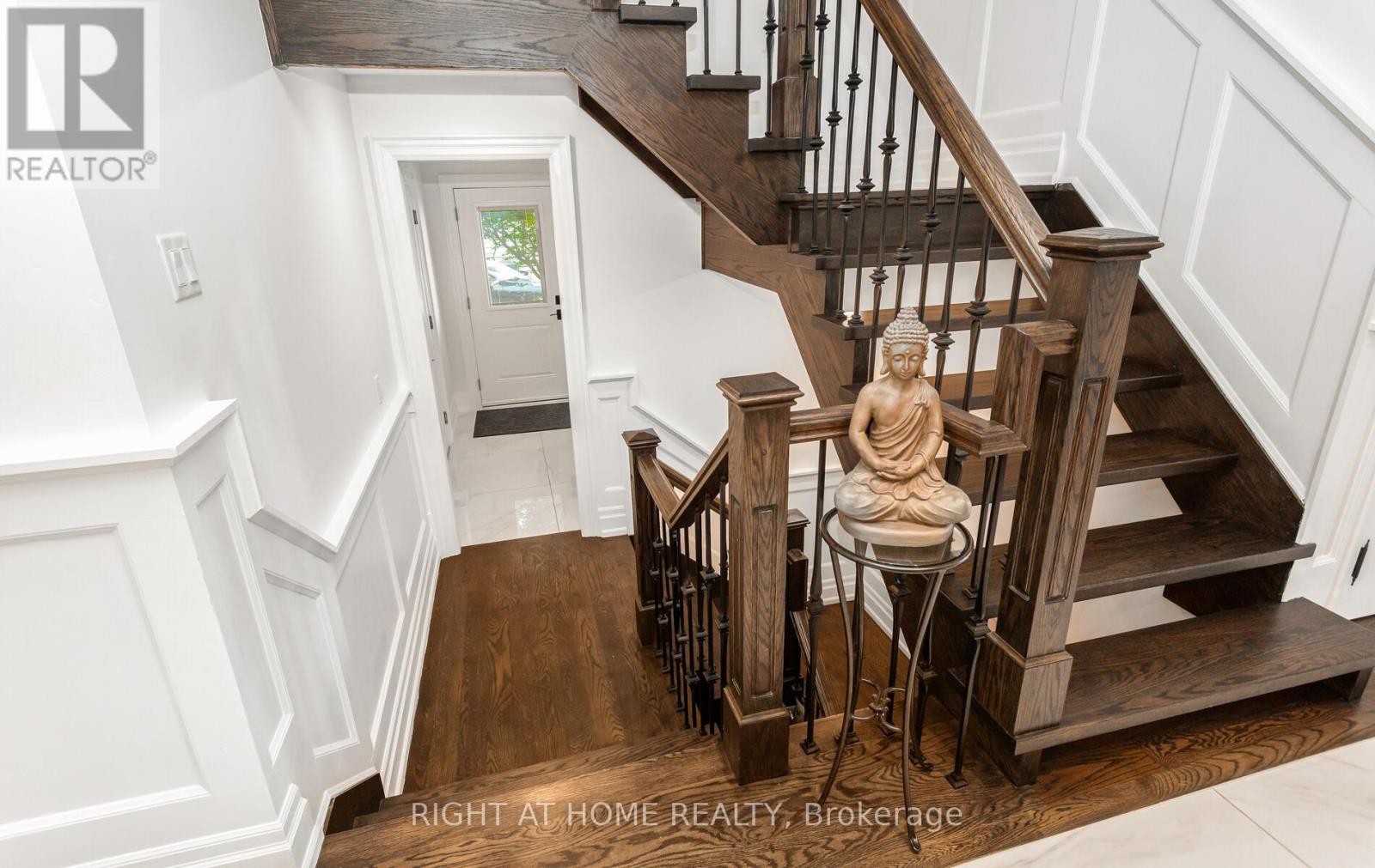 1220 Meredith Avenue, Mississauga, Ontario  L5E 2E3 - Photo 7 - W12429061