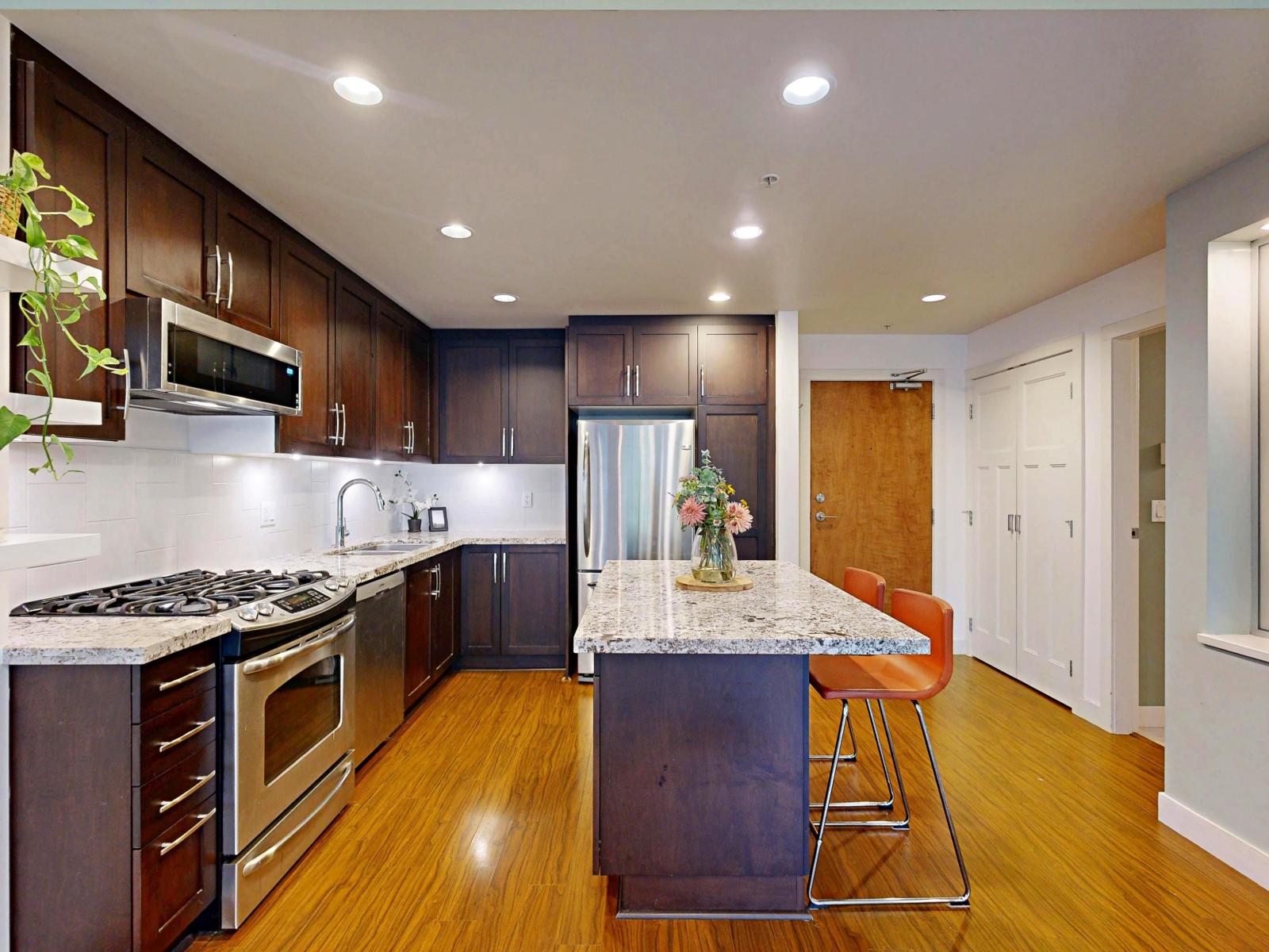 213 15428 31 Avenue, Surrey, British Columbia  V3Z 3W4 - Photo 1 - R3052683