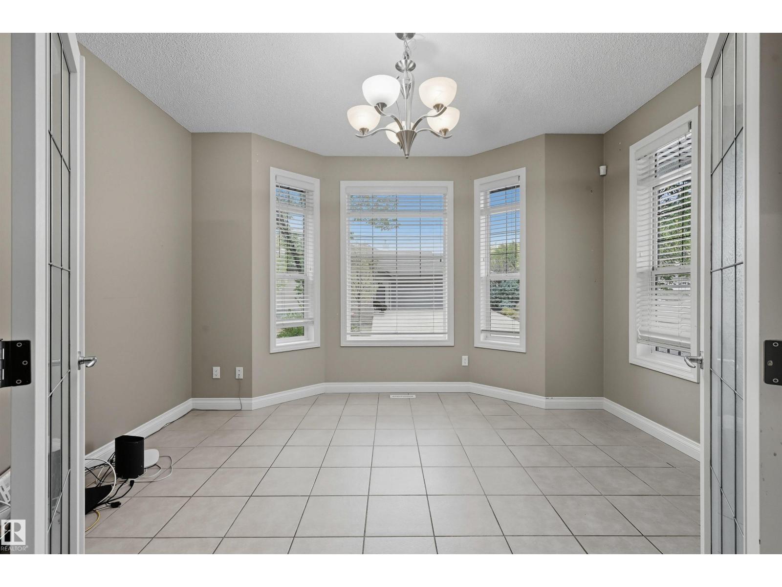 976 Hollingsworth Bn Nw, Edmonton, Alberta  T6R 3G7 - Photo 7 - E4459683
