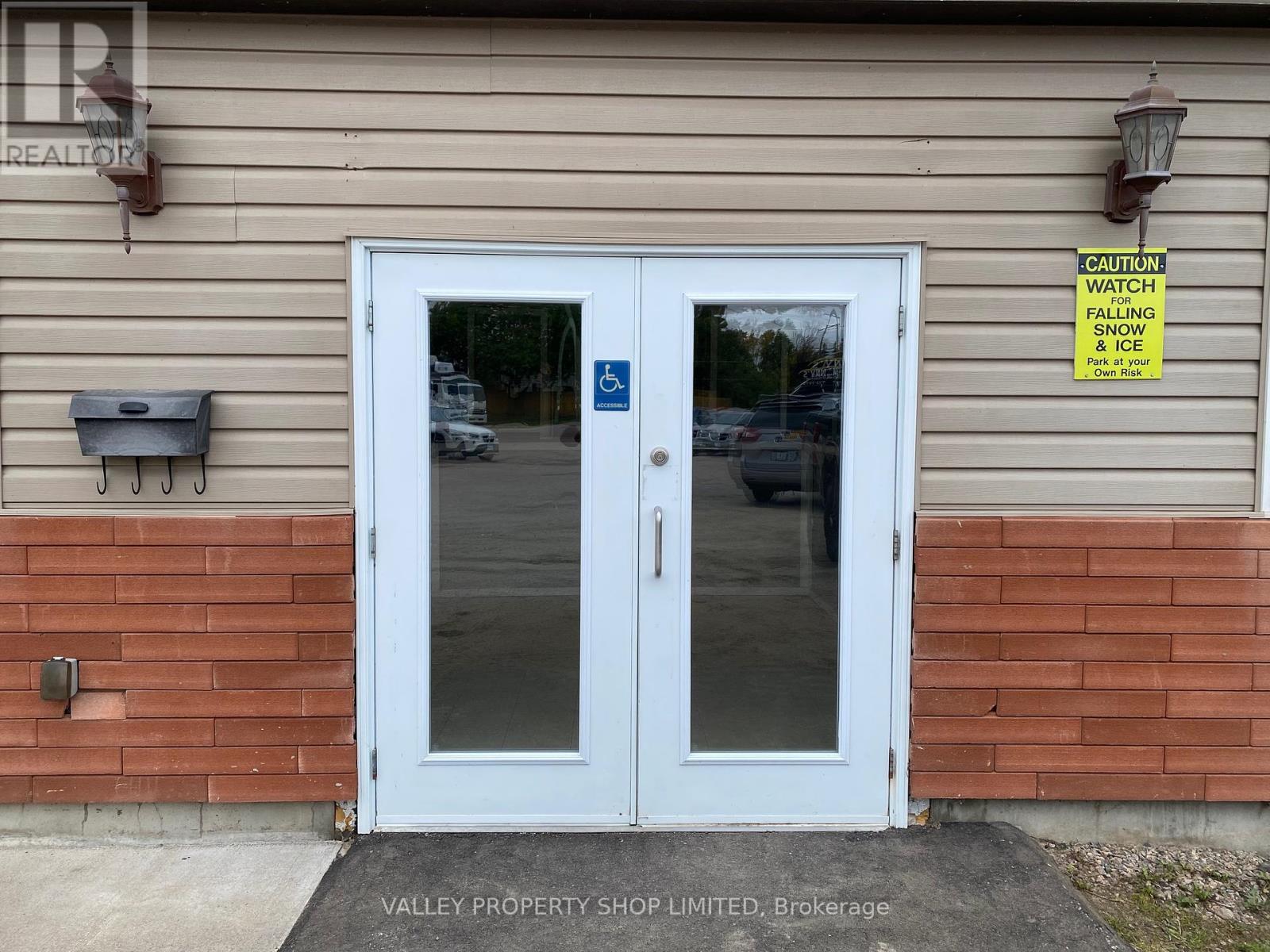 480 Boundary Road E, Pembroke, Ontario  K8A 6L5 - Photo 4 - X12249742