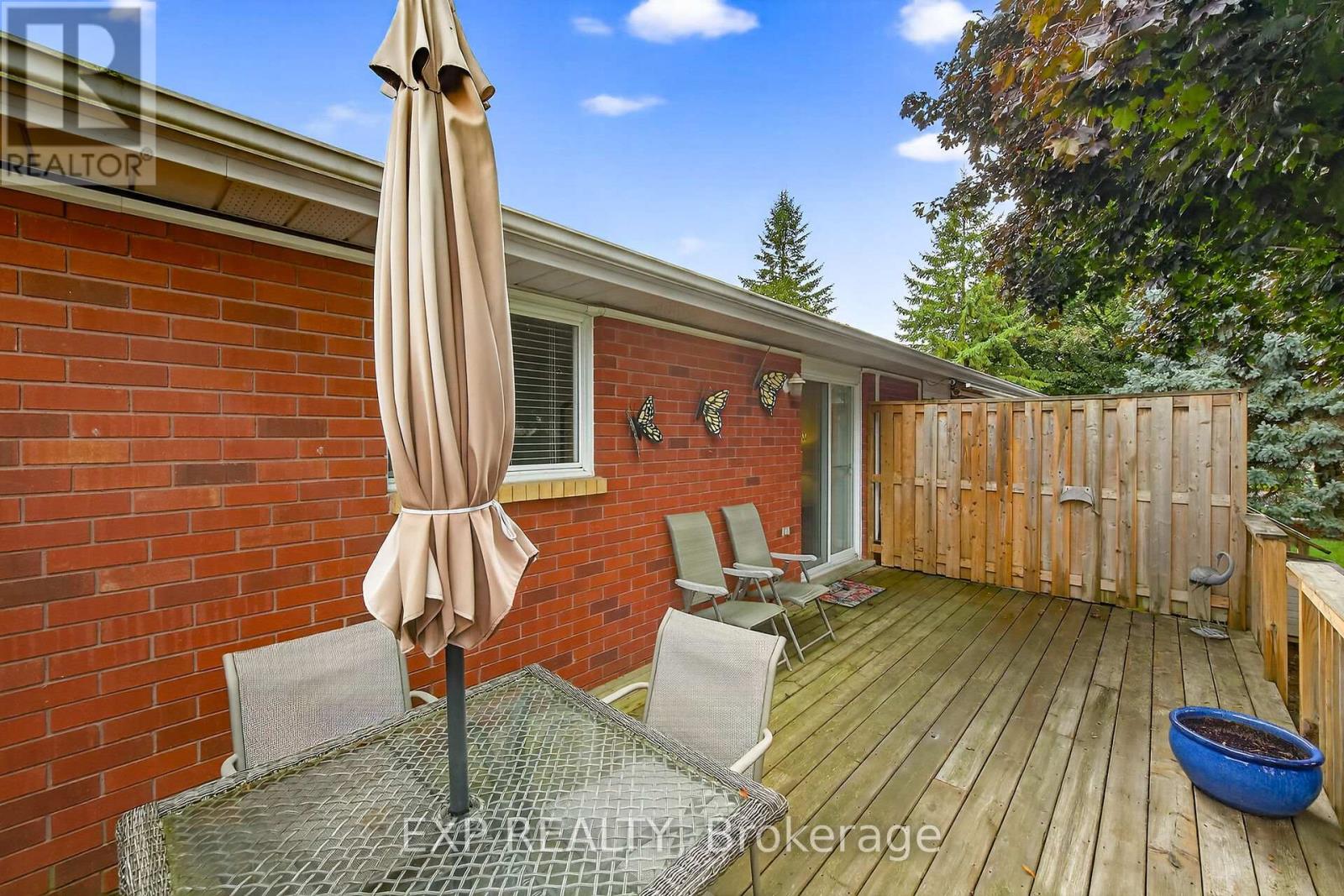 2 - 20 Courtland Drive, Brantford, Ontario  N3R 7Y2 - Photo 27 - X12428890