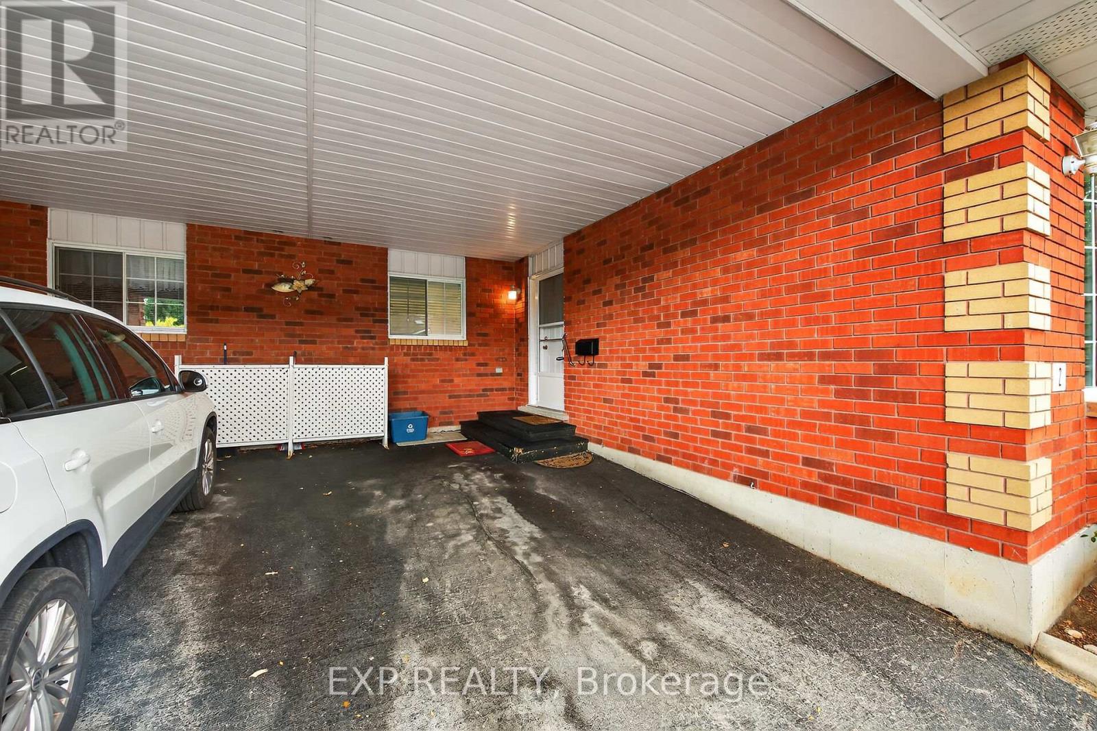 2 - 20 Courtland Drive, Brantford, Ontario  N3R 7Y2 - Photo 3 - X12428890