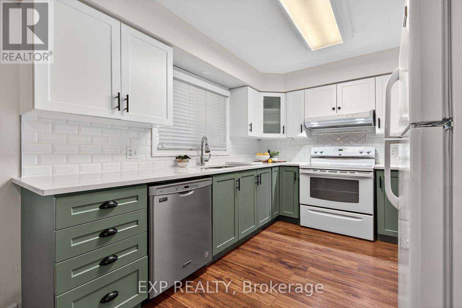 2 - 20 Courtland Drive, Brantford, Ontario  N3R 7Y2 - Photo 4 - X12428890