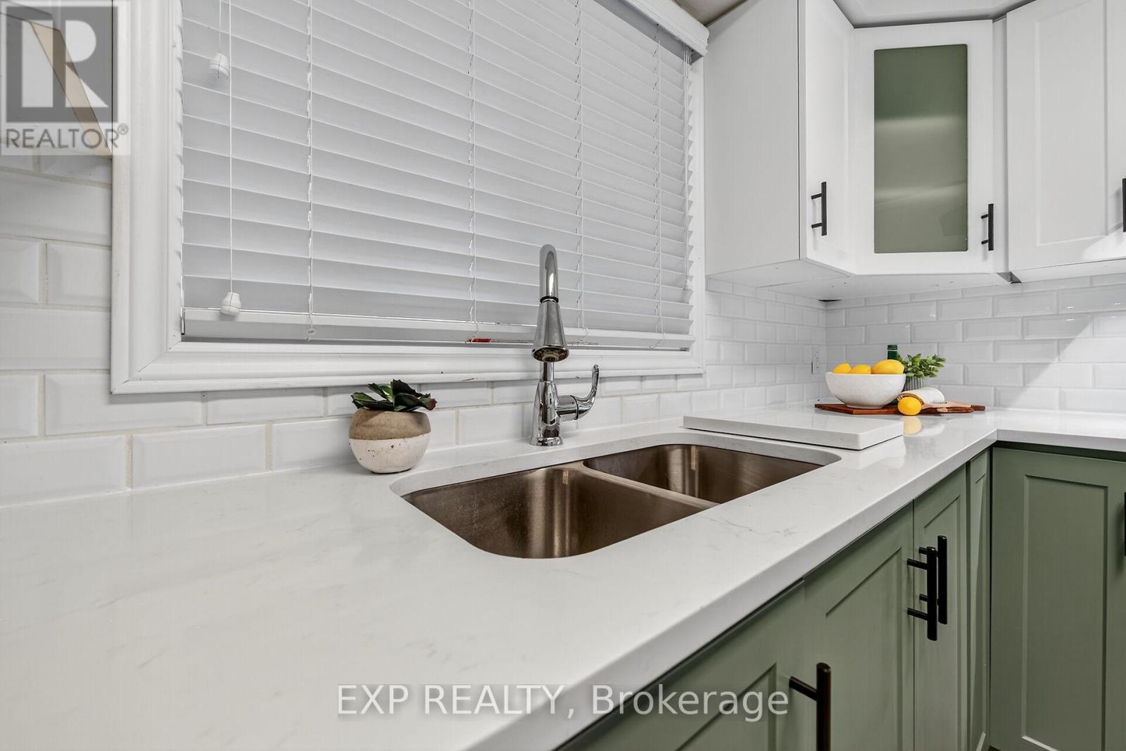 2 - 20 Courtland Drive, Brantford, Ontario  N3R 7Y2 - Photo 5 - X12428890