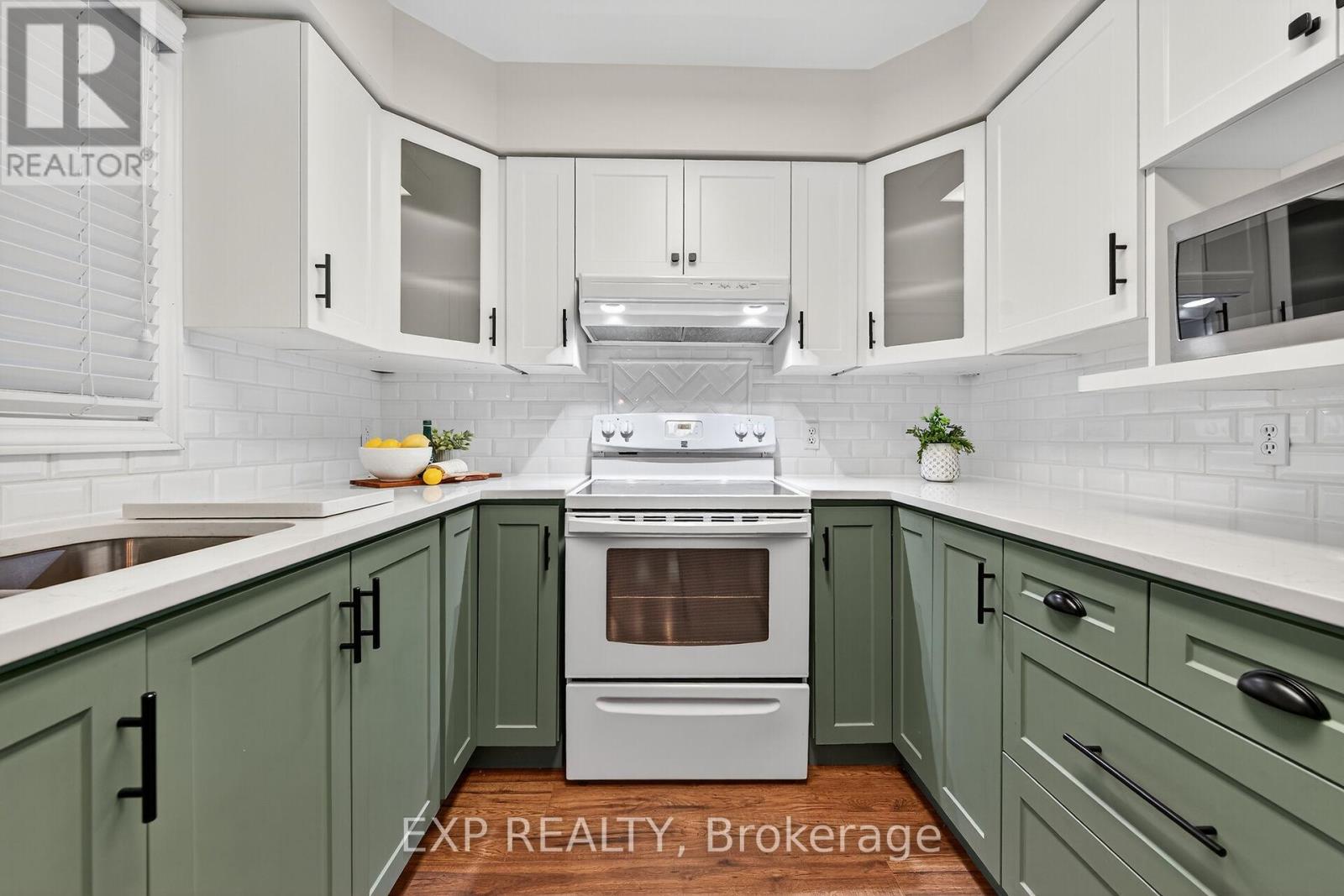 2 - 20 Courtland Drive, Brantford, Ontario  N3R 7Y2 - Photo 6 - X12428890