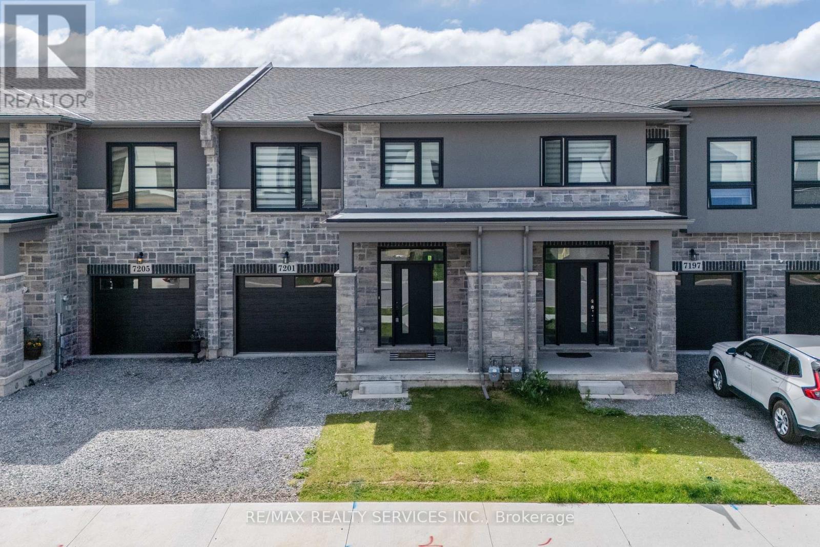 7201 Parsa Street, Niagara Falls, Ontario  L2H 2Y6 - Photo 3 - X12428952