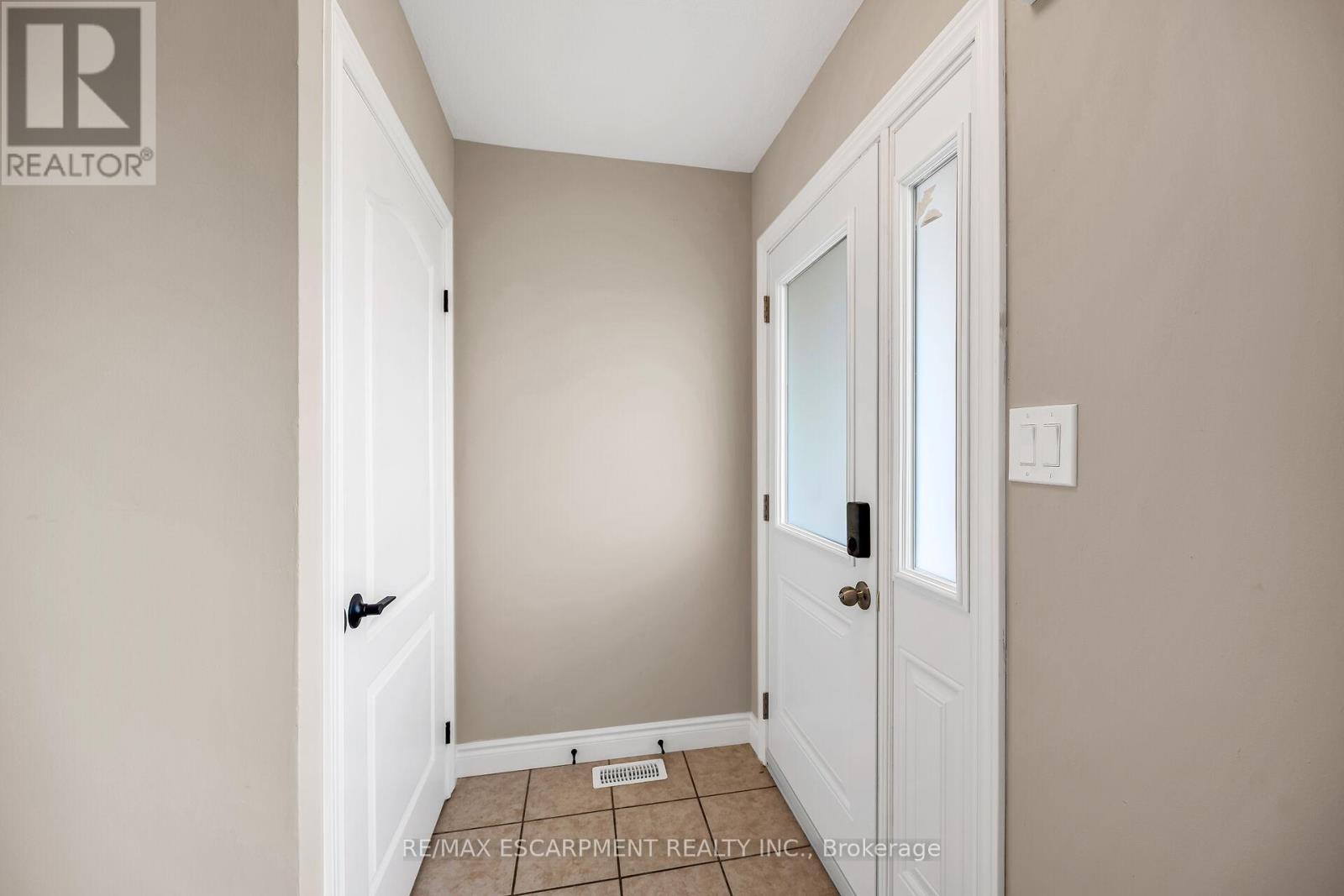 83 Marion Street, Hamilton, Ontario  L0R 1W0 - Photo 6 - X12428959