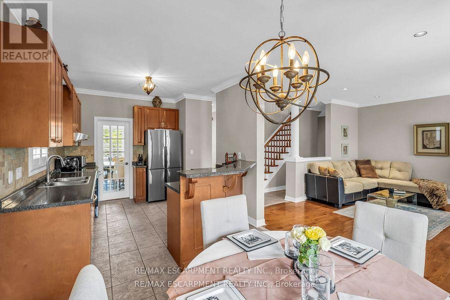 38 Sunbeam Drive, Hamilton, Ontario  L9B 2X9 - Photo 16 - X12428972