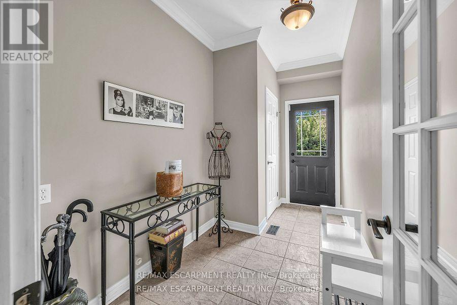 38 Sunbeam Drive, Hamilton, Ontario  L9B 2X9 - Photo 21 - X12428972