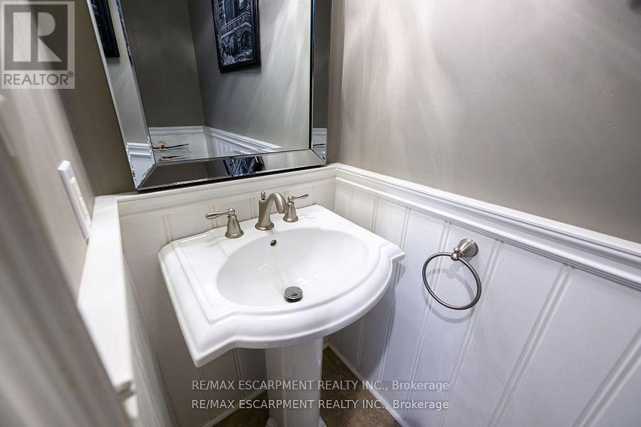38 Sunbeam Drive, Hamilton, Ontario  L9B 2X9 - Photo 22 - X12428972