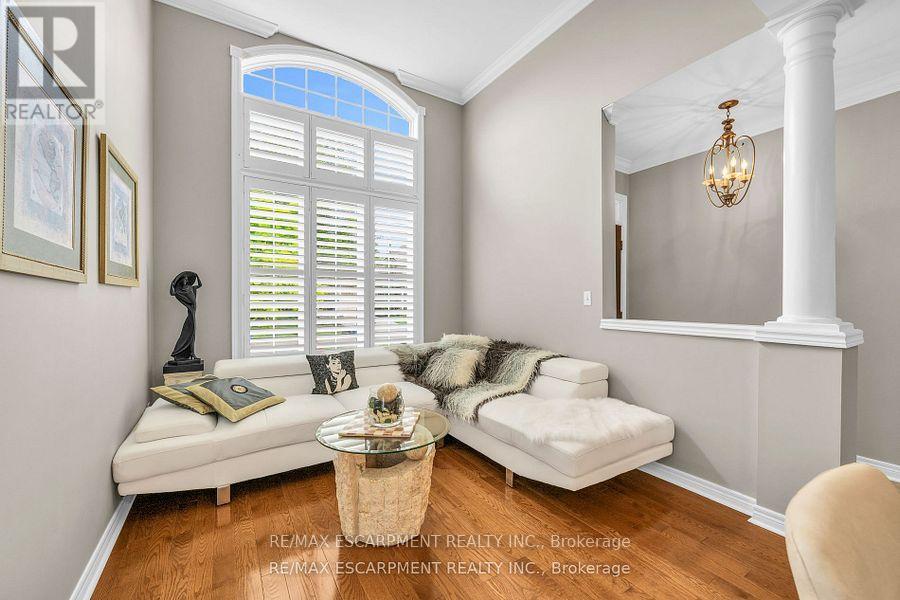 38 Sunbeam Drive, Hamilton, Ontario  L9B 2X9 - Photo 5 - X12428972