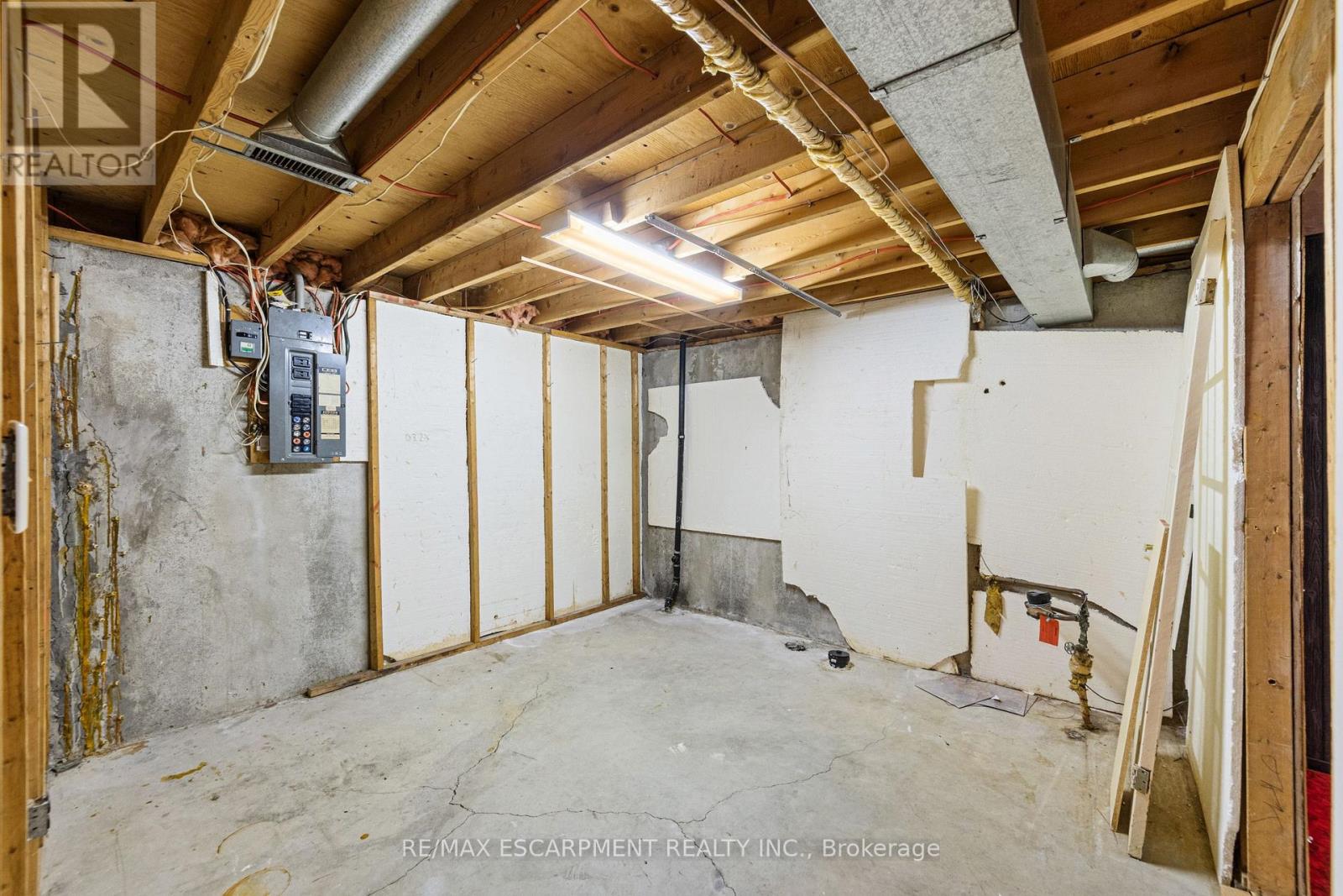 111 Boston Crescent, Hamilton, Ontario  L8T 4N1 - Photo 21 - X12428973