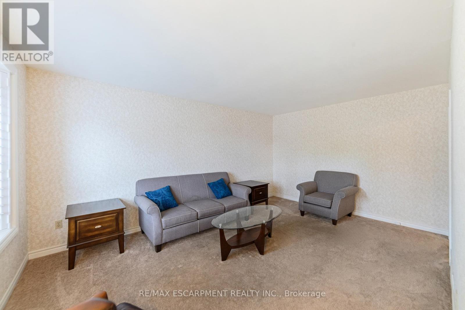 111 Boston Crescent, Hamilton, Ontario  L8T 4N1 - Photo 4 - X12428973