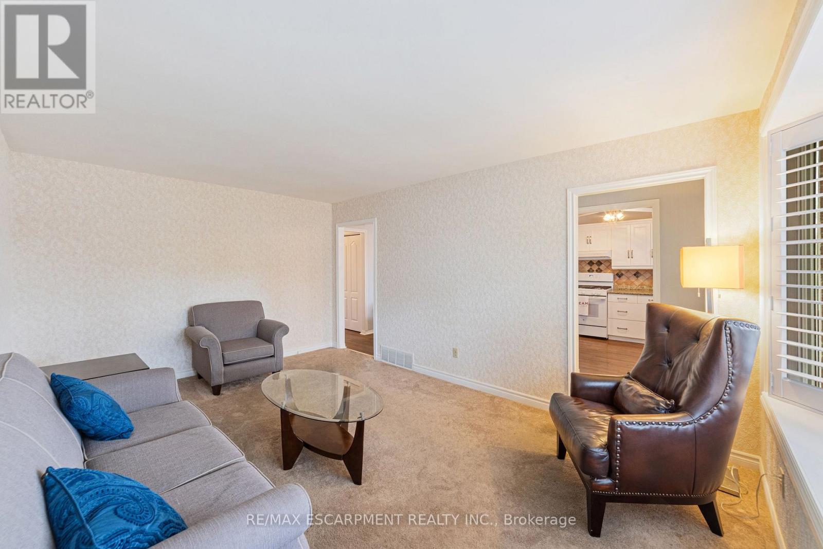 111 Boston Crescent, Hamilton, Ontario  L8T 4N1 - Photo 5 - X12428973