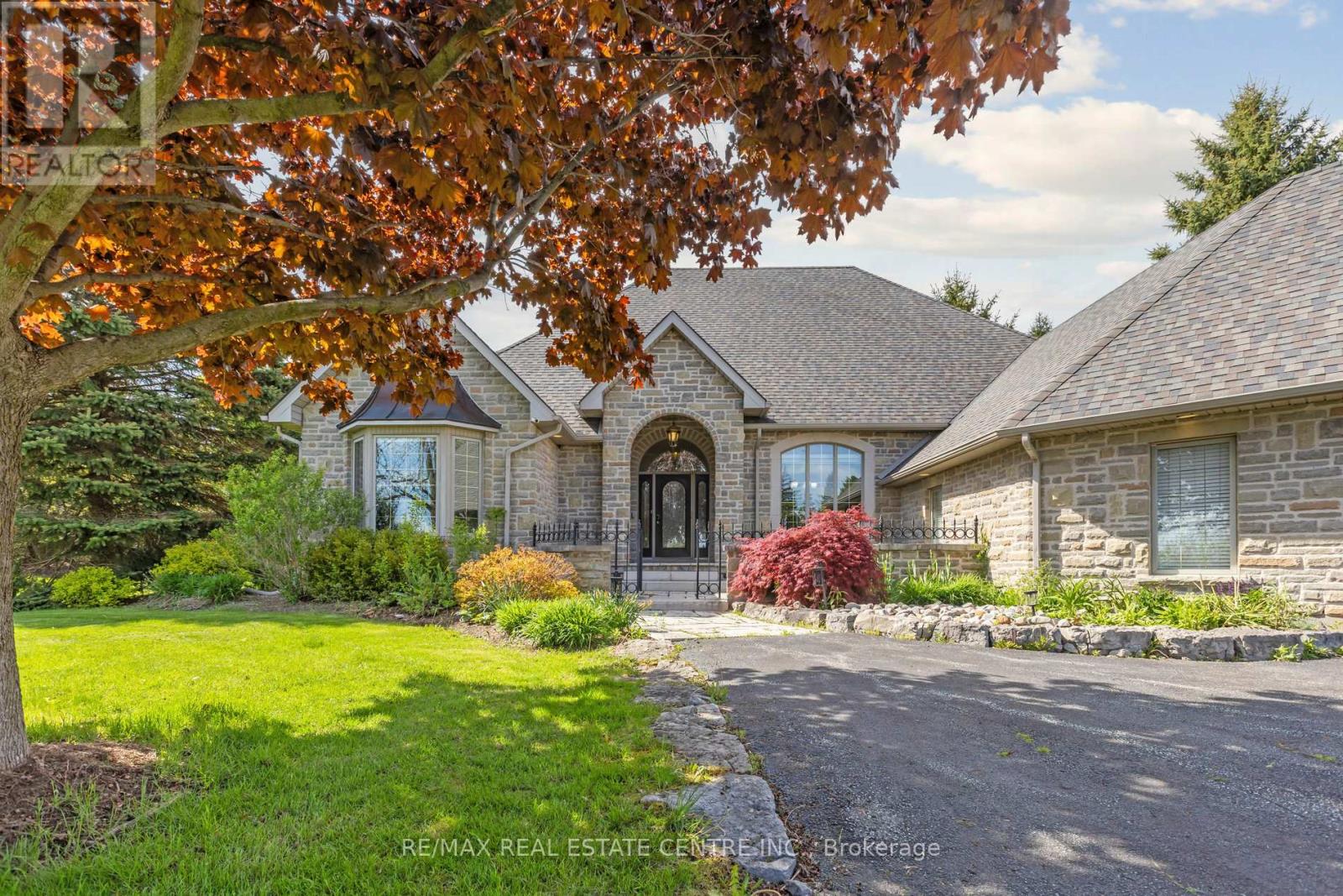 6 Fox Run Road, Puslinch, Ontario  N1H 6H9 - Photo 4 - X12429011