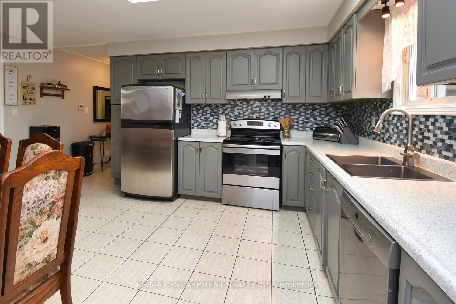 3 Evelyn Street, Brantford, Ontario  N3R 3G8 - Photo 14 - X12429012