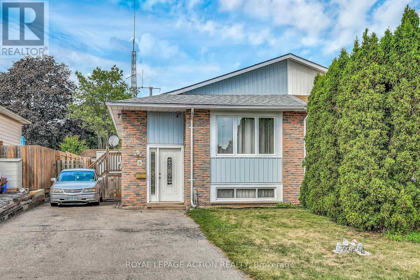 8 MAPLE CRESCENT, Brant, Ontario