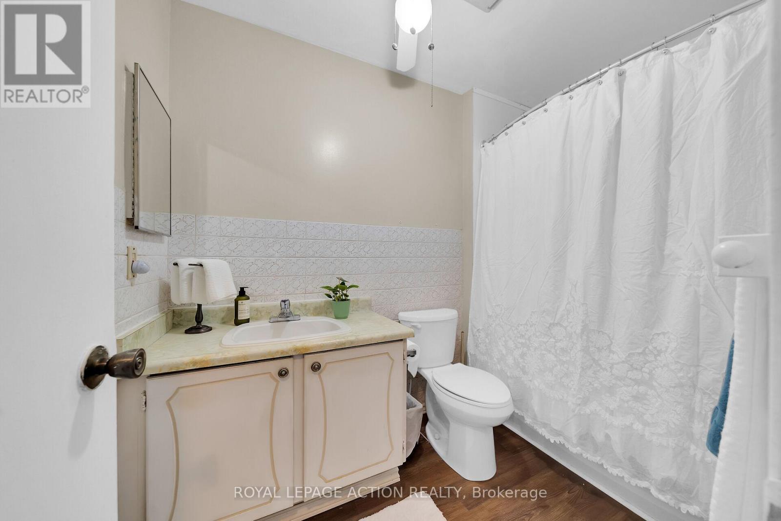 8 Maple Crescent, Brant, Ontario  N3L 3R4 - Photo 14 - X12429017