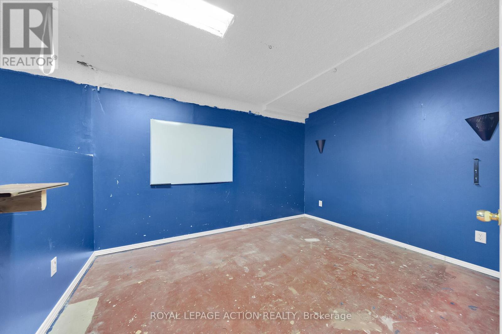 8 Maple Crescent, Brant, Ontario  N3L 3R4 - Photo 25 - X12429017