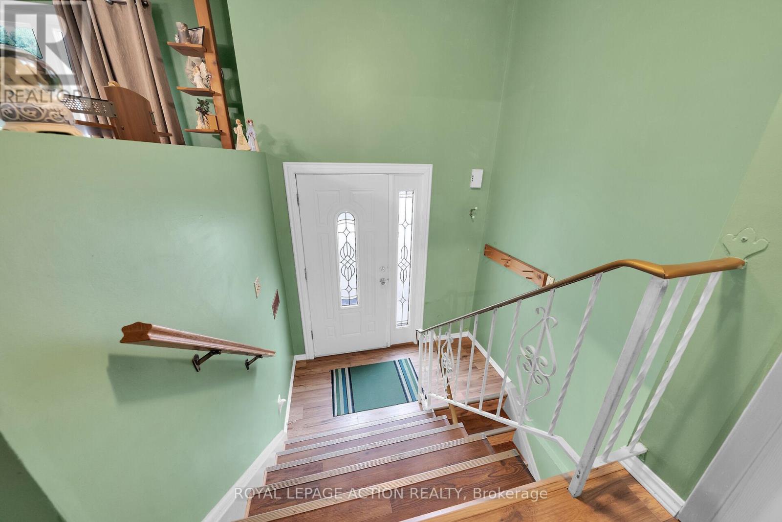 8 Maple Crescent, Brant, Ontario  N3L 3R4 - Photo 6 - X12429017