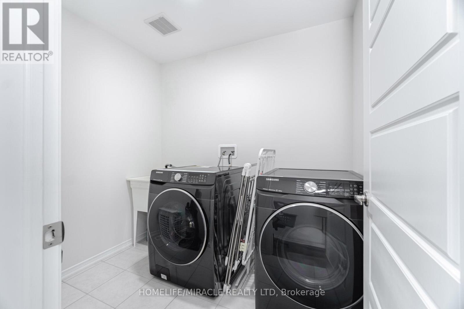 117 Longboat Run W, Brantford, Ontario  N3T 0R8 - Photo 30 - X12429043