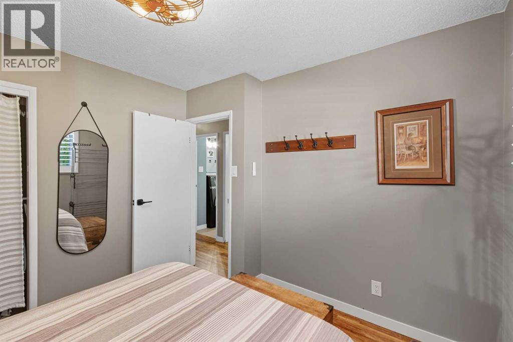 83 Brazeau Crescent Sw, Calgary, Alberta  T2W 0Z2 - Photo 14 - A2259765