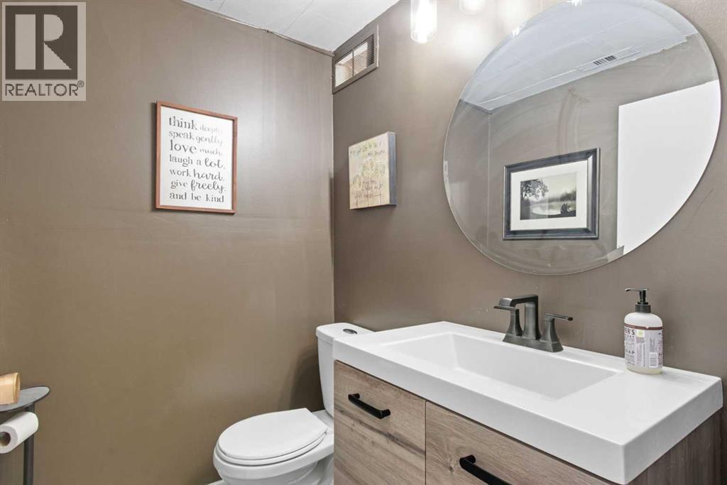 83 Brazeau Crescent Sw, Calgary, Alberta  T2W 0Z2 - Photo 25 - A2259765