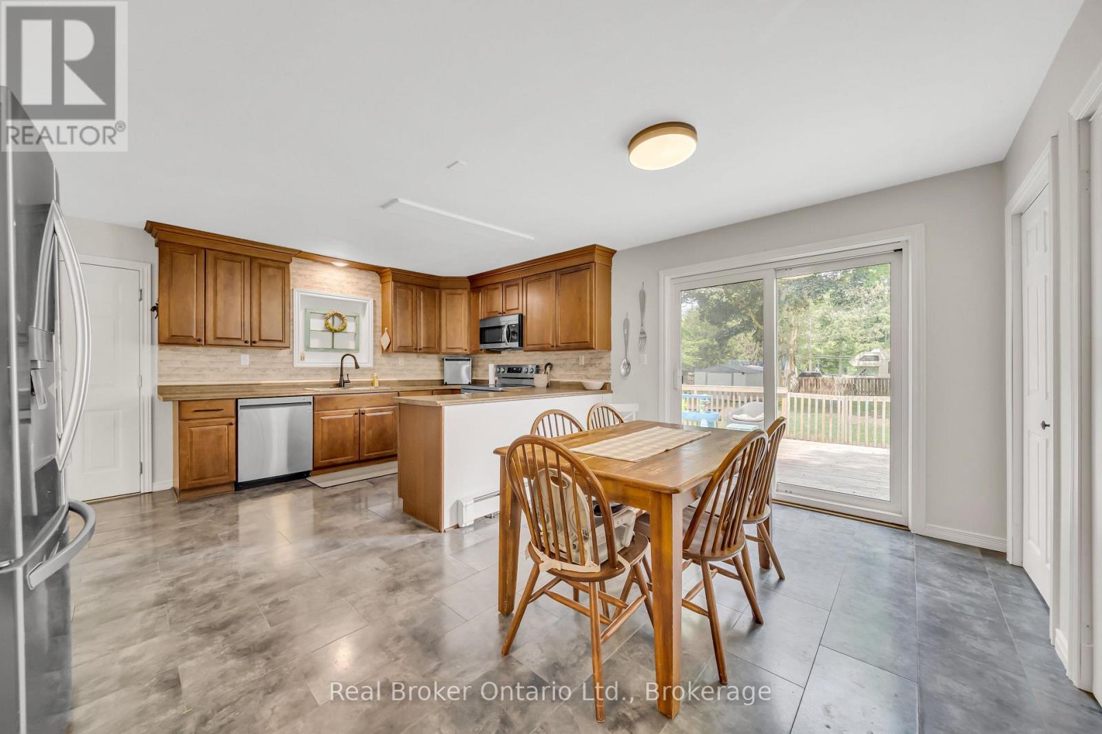 218 Cambridge Street, Arran-Elderslie, Ontario  N0G 2N0 - Photo 12 - X12213983