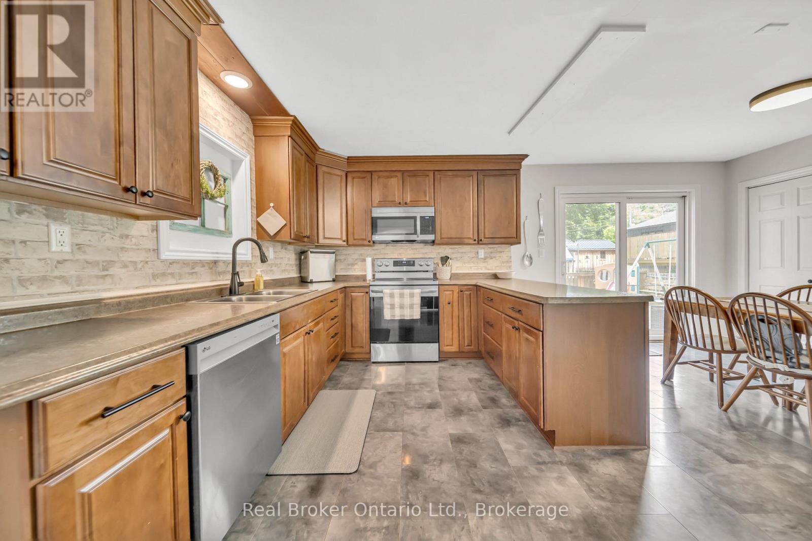 218 Cambridge Street, Arran-Elderslie, Ontario  N0G 2N0 - Photo 14 - X12213983