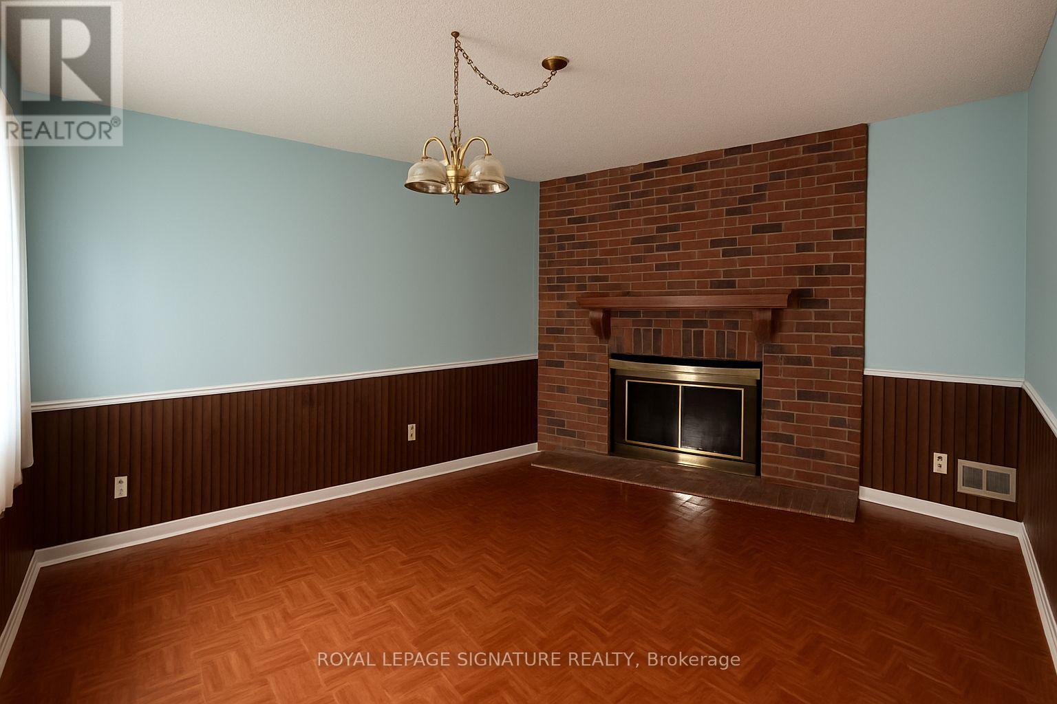 3194 Renton Road, Burlington, Ontario  L7M 2W8 - Photo 3 - W12417078