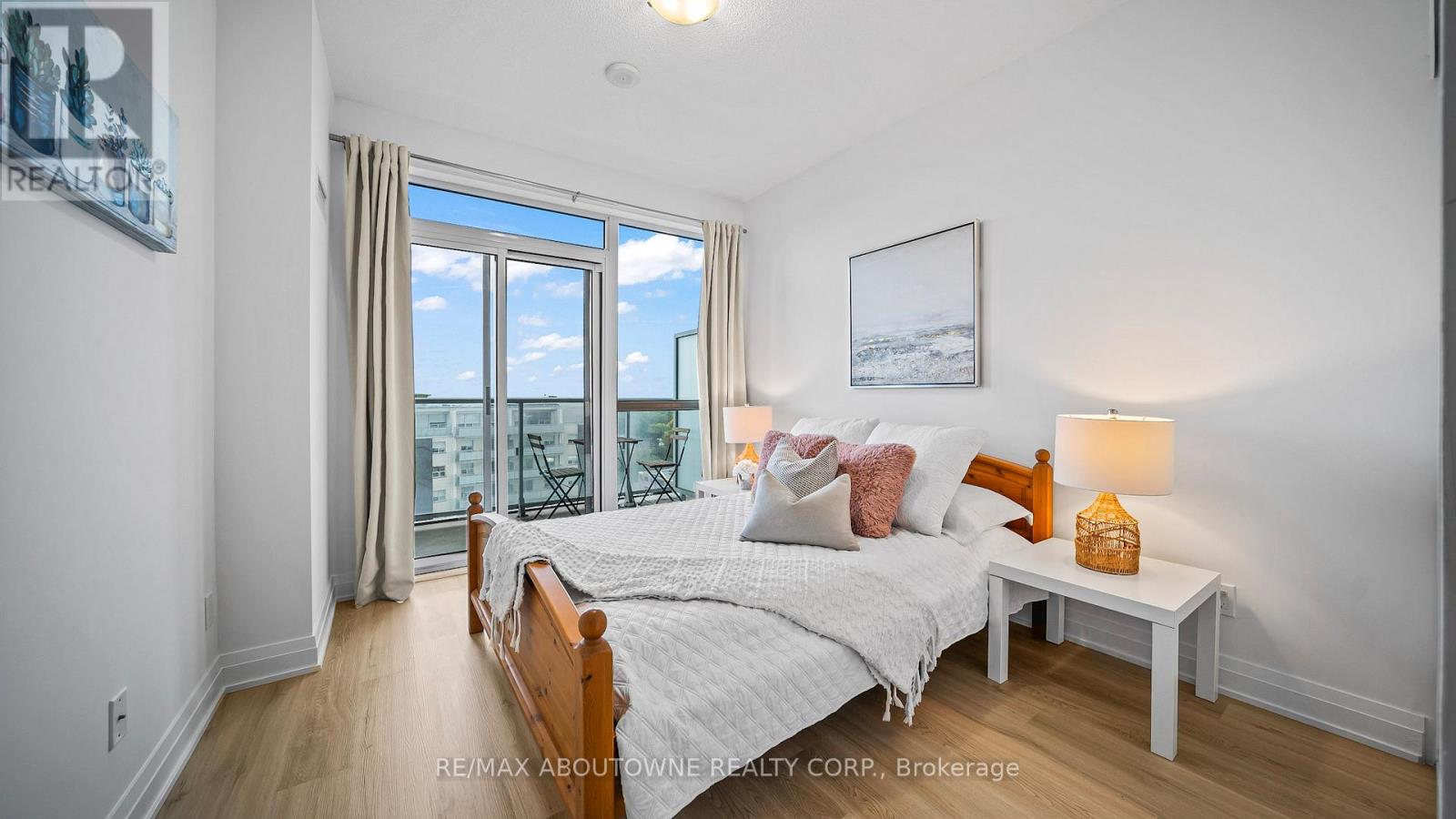 1008 - 55 Speers Road, Oakville, Ontario  L6K 0H9 - Photo 14 - W12428650