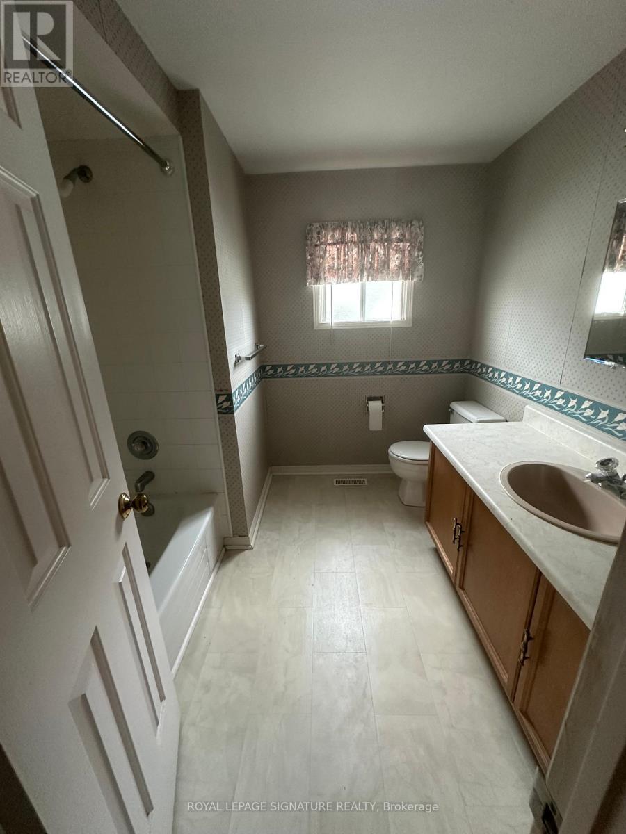 3194 Renton Road, Burlington, Ontario  L7M 2W8 - Photo 12 - W12417078