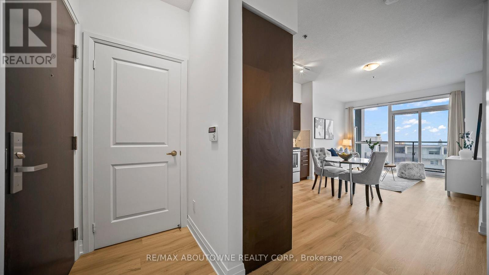 1008 - 55 Speers Road, Oakville, Ontario  L6K 0H9 - Photo 17 - W12428650