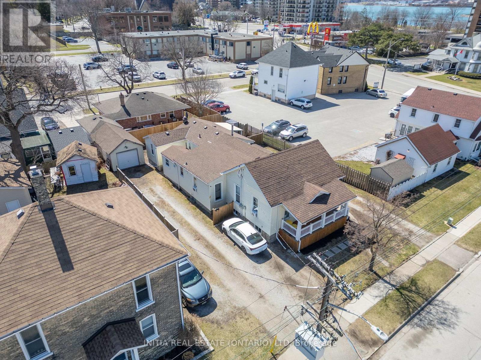 187 Maxwell Street, Sarnia, Ontario  N7T 5C2 - Photo 2 - X12428369