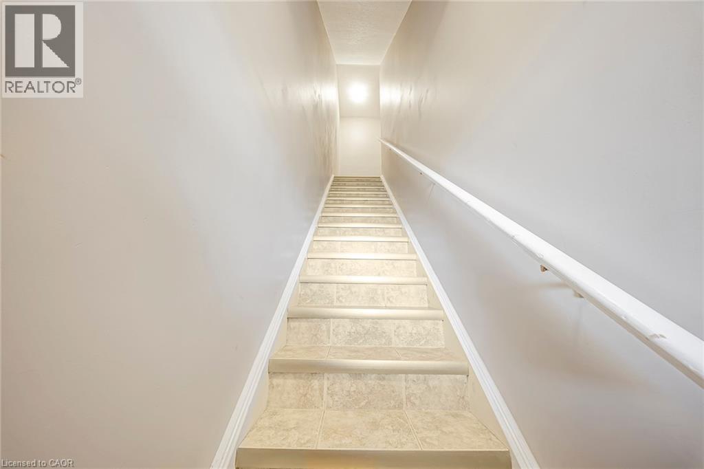 1108 Fairway Road N Unit# C, Kitchener, Ontario  N2A 0J3 - Photo 3 - 40772147