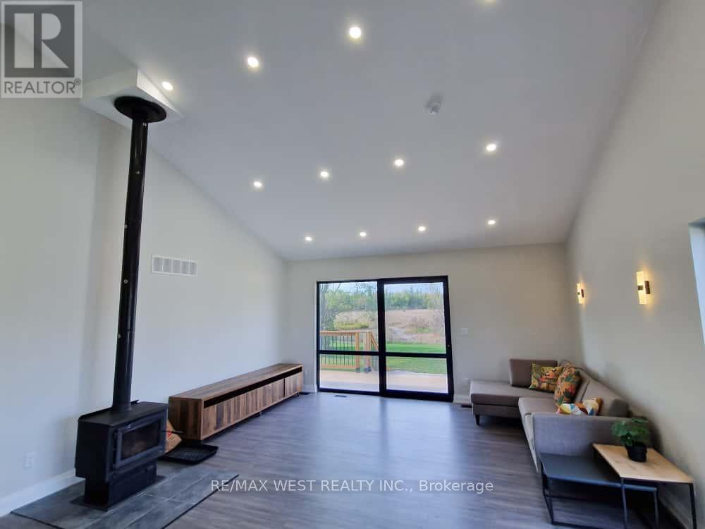 264 Mcguire Beach Road, Kawartha Lakes, Ontario  K0M 2B0 - Photo 17 - X12142207